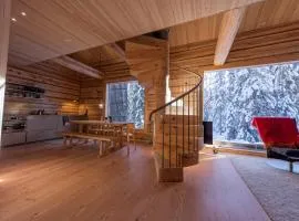 Handcrafted Log Chalet Villa Aarreaitta