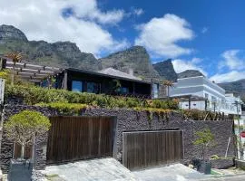 Villa Paradiso, Luxurious 8-Unit Escape in Bakoven, Camps Bay !