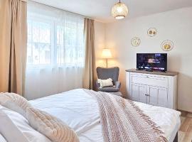 Apartment Südwind - Beautiful premium apartment with 2 bedrooms near Rhine Falls & Zurich Airport in Klettgau, מלון בKlettgau