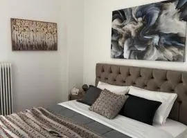 Cozy Athena Apartment