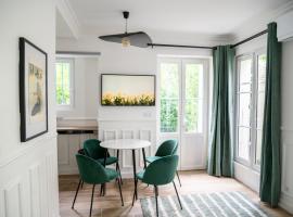 Cosy suite with a terrasse in a calm area, homestay di Paris