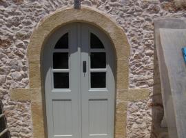 Corones House, hotel en Friligkianika