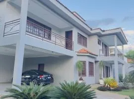 Mansão Primavera com 03 quartos e piscina aquecida