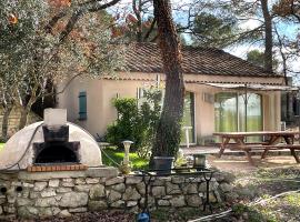 Gîte du Jonquas, hotel din Velleron