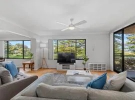 Esplanade Escape - Beachfront Family Bliss