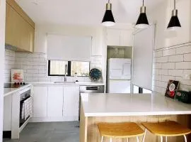 Close to New Lynn train station 3 bedroom townhouse