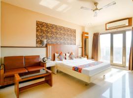 FabHotel Devanshi Inn, hotell sihtkohas Kalamboli