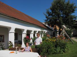 Weingut Bohrn Himmelbett, hótel með bílastæði í Herrnbaumgarten