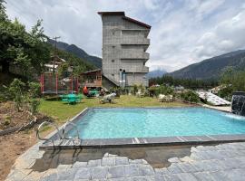 Hotel Old Smugglers with Balcony mountain view AC Hot and Cold Near to Hadimba Temple, hotel a Manāli