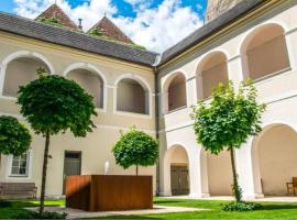Smile Apartments zur Gozzoburg, place to stay in Krems an der Donau