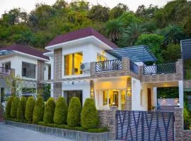 ELIVAAS Serenita Abode 3BHK Villa With Plunge Pool, Garden & Terrace Near Sahastradhara