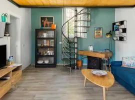 La Posta Di Cadimare - Chill in the Mezzanine Bedroom at a Former Post Office