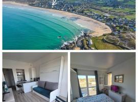 Studio Siouville-Hague à côté école de surf, hôtel à Diélette