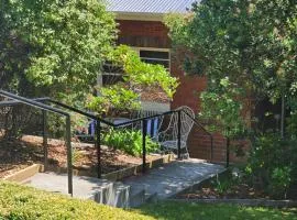 Bowen Toft House- South Hobart, home from home