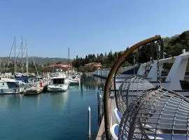 Floating Seahouse Ocean Beauty