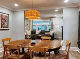 Large 4 Bedroom Recently Renovated With Hot Tub