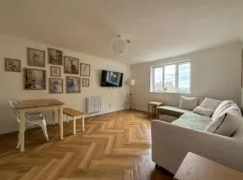Cosy Central Flat with Parking