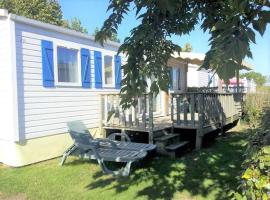 Camping 4 étoiles - Parc aquatique - eeia0i, hotel in Le Bois-Plage-en-Ré