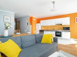 Bright Apartment Robocza in Wilda with Parking by Noclegi Renters