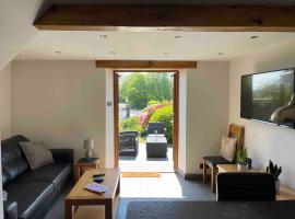 Renovated 2 bed Cottage in Ulverston, Garden with Views、ウルバーストンのホテル