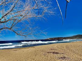 Lovely place with free parking, hôtel à Corbara