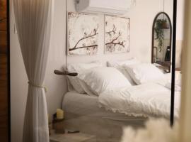 צלילי המעיין- צימר בוטיק במדבר, khách sạn ở Arad