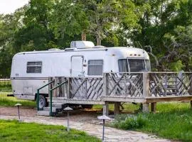 Fabulous Cozy Airstream Perfect for a Small Family Unique Escape in Texas