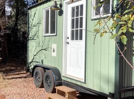 Super Sedona Tiny House Surrounded by Red Rocks, for Glamping in Arizona, hotel v destinaci Sedona