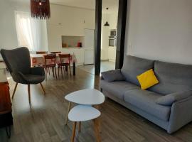 Large apartment parking, hotel v destinaci Epfig