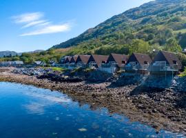 Loch Linnhe Waterfront Lodges with Hot Tubs, villa in Glencoe