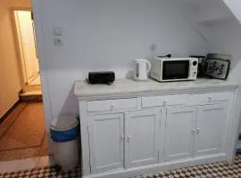 Apartment Atiki metro shared bathroom and kitchen
