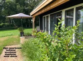 Hof van Lenthe appartement De Bosrand, hotelli kohteessa Dalfsen