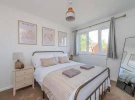 Newport - Sleeps 8 - Private Parking