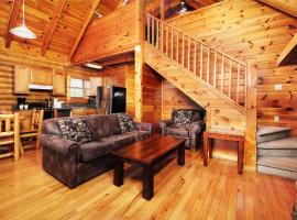1BR2 bath log cabin sleeps 6- walk to Titanic Museum and 5 miles from Dollywood!, hotel i Pigeon Forge