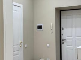 1 комнатная квартира рядом с теннисным центром, Unterkunft in Aqt&ouml;be