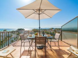 The Shell ll NEW at the beach, with Sea Views and Swimming Pool, Hotel in Alcúdia