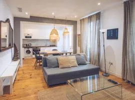 Stunning 2-BR Apartment in The Nook with Lift Access and Prime Central Location