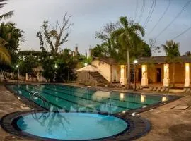 Riverside Hotel