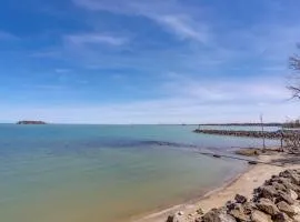 Cozy Middle Bass Island Getaway On Lake Eerie!