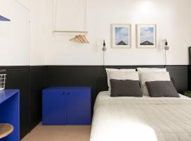 Chambre avec salle de bain et accès indépendant, δωμάτιο σε οικογενειακή κατοικία στη Νάντη