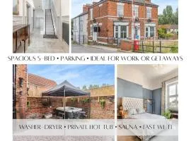 Riverside Georgian House with Hot Tub, Sauna & Parking
