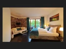 Design Ferienwohnung 2. Reihe Wörthsee mit Garten und großer Terrasse