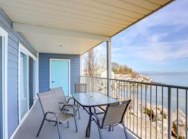 Cozy Lakefront Middle Bass Retreat with Balcony, hotel v destinaci Put-in-Bay