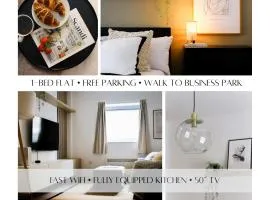 Luxurious fully equipped Cowley 1 bed apartment with FREE Parking
