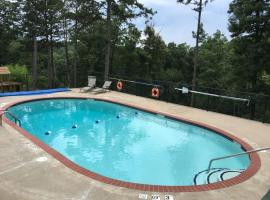 Wild Plum Cabin No.1, cottage in Eureka Springs