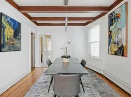 Spacious & Stylish 2BR Apartment Near Manhattan