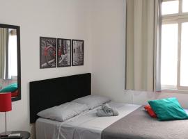 Espaço inteiro no Centro Histórico, bem localizado، فندق في بورتو أليغري