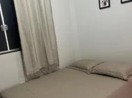 Quarto próximo AV JK