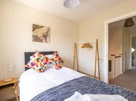 Spacious 3-Bedroom Retreat Near Monmouth Castle, Sleeps 6, Parking & WiFi
