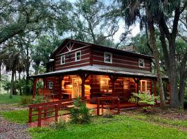 Spacious Sebring Family Cabin with Fun Barn and Yard!, hotel i Sebring